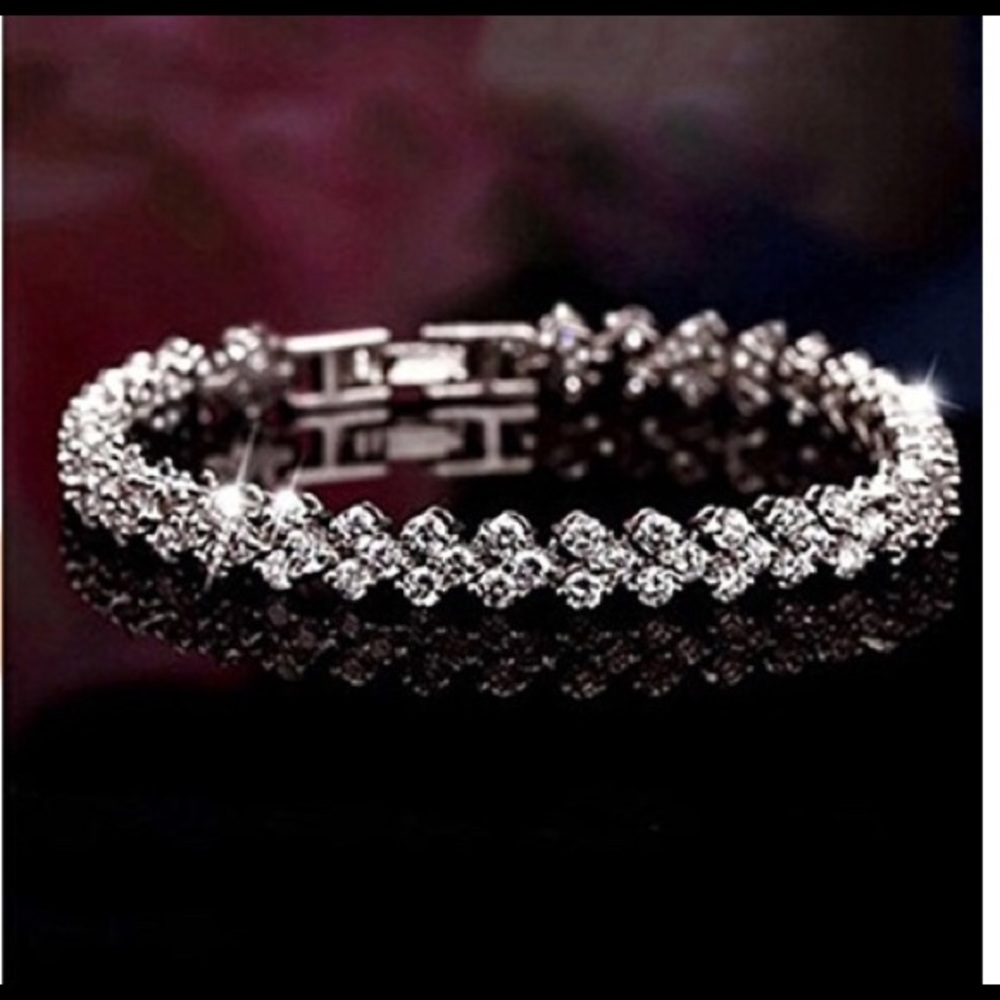 SOLD OUT 🚨NWT Roman Style Crystal Tennis Bracelet - Picture 1 of 5